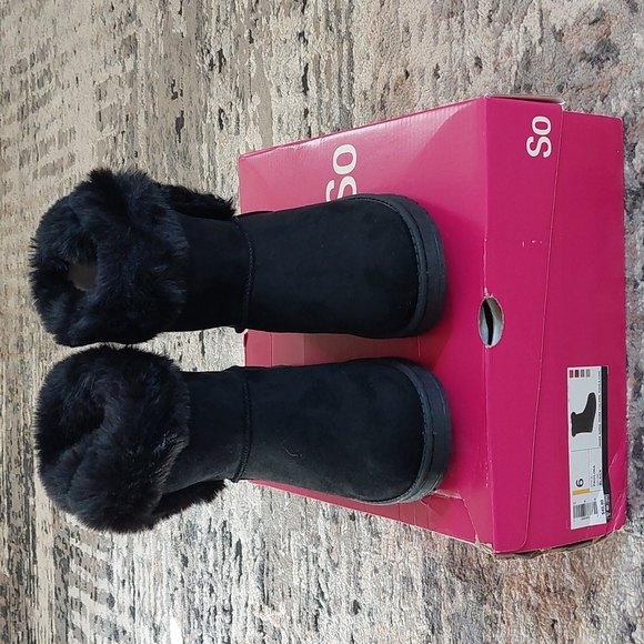 SO Shoes - New In Box Women's Size 6 SO Faux Fur Ankle Boots
